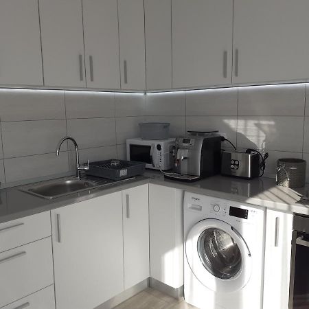 Sara Apartman Livezeni  Екстериор снимка