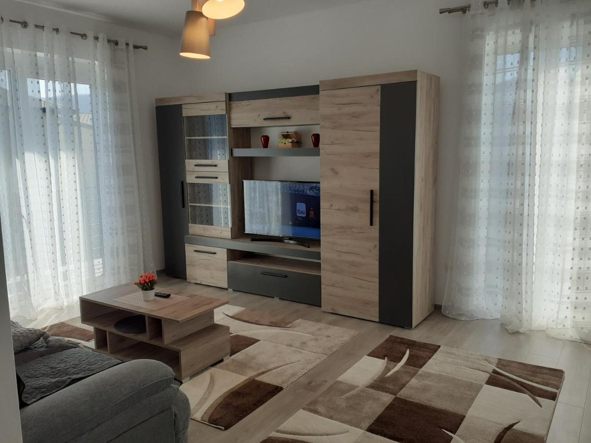 Sara Apartman Livezeni  Екстериор снимка