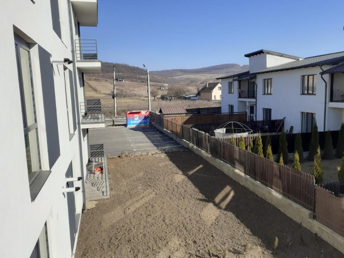 Sara Apartman Livezeni  Екстериор снимка