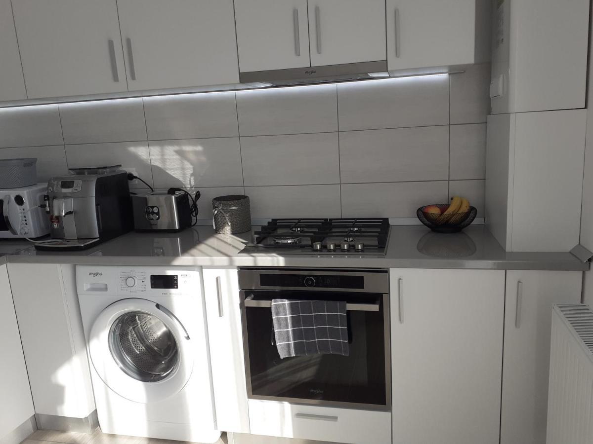 Sara Apartman Livezeni  Екстериор снимка