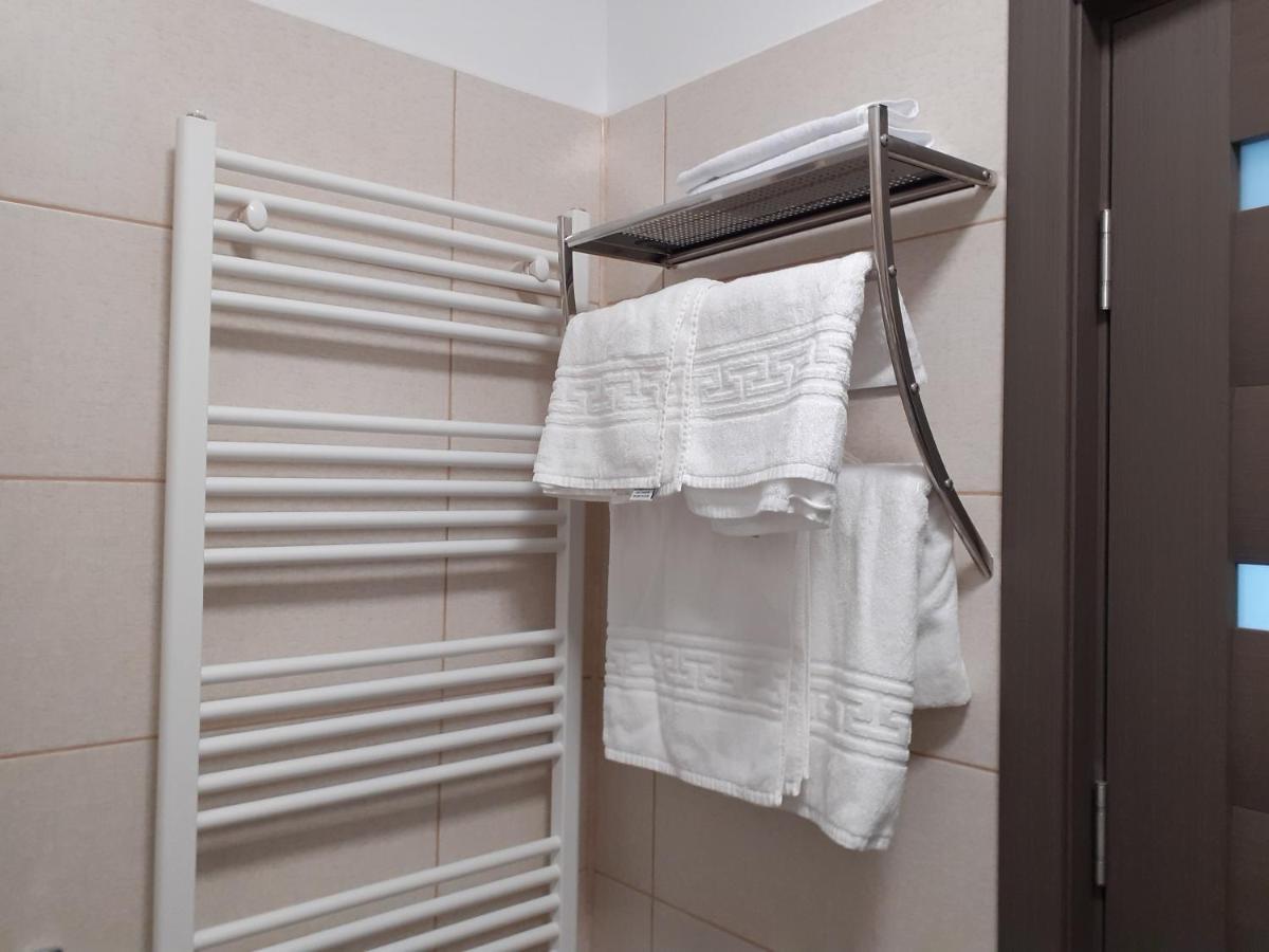 Sara Apartman Livezeni  Екстериор снимка