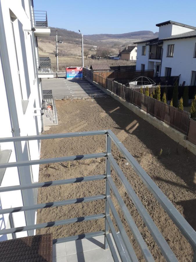 Sara Apartman Livezeni  Екстериор снимка